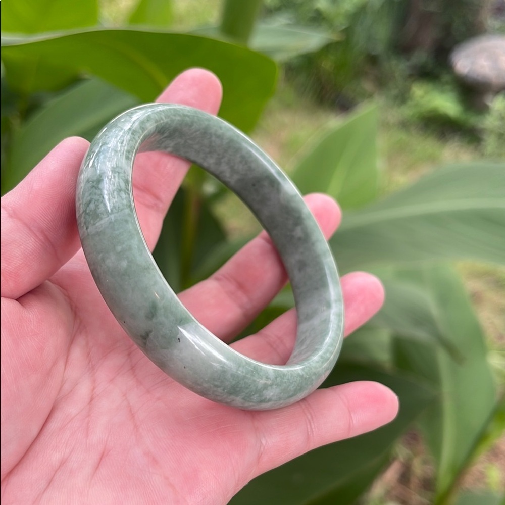 Elegant Green Jade Jadeite Bangle Bracelet NWOT 61mm
